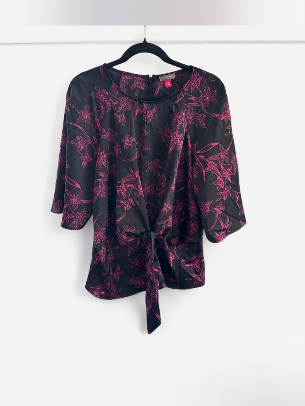 Vince Camuto Blouse Sz M black Fuchsia Floral Tie-Front detail flare sleeve glam